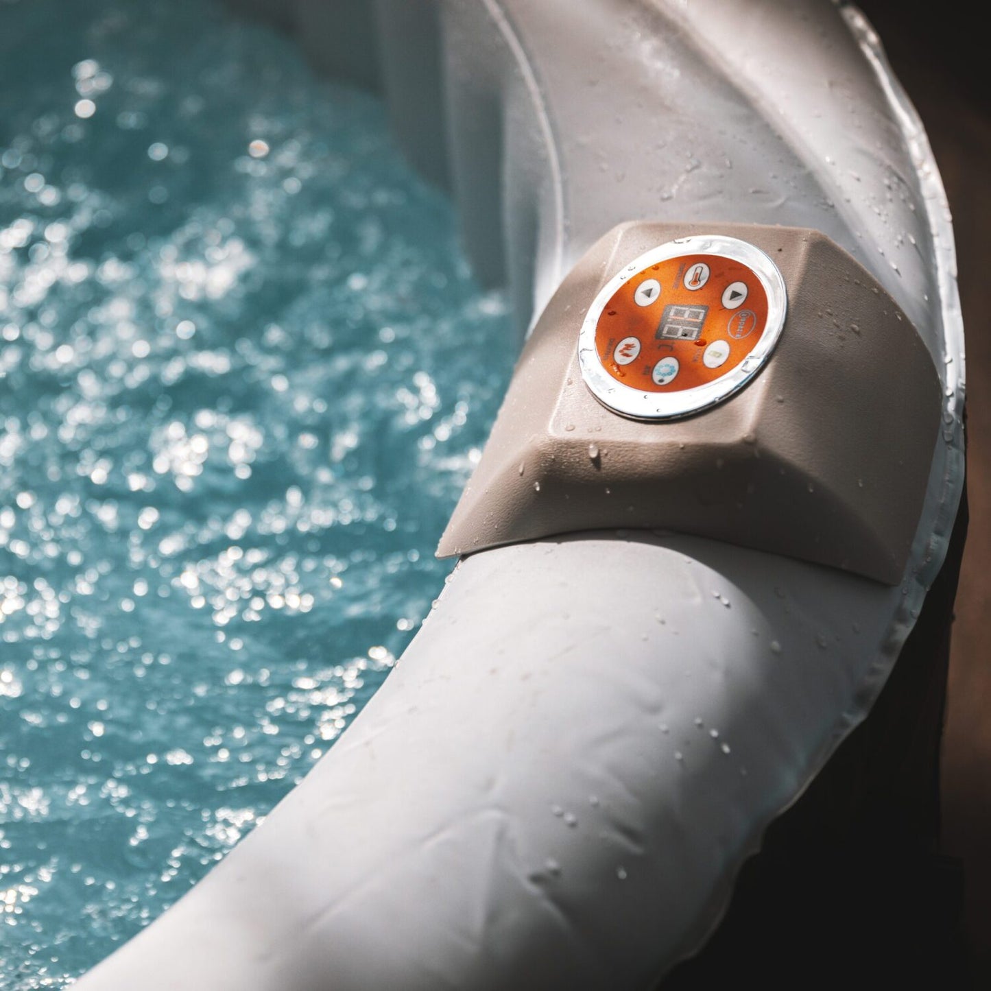 Spa Gonflable - 6 Places Rond Filtre et Bâche Inclus | Diamètre 208 cm | Confortable et Relaxant | Idéal pour la Détente en Famille ou entre Amis | Facile à Installer | Résistant et Durable | TRENDYFLAIR