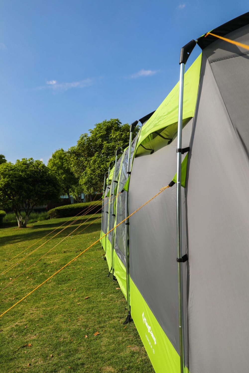 Tente de camping familiale 8 places - Spacieuse et confortable | 700 x 310 cm | Vert et gris | TRENDYFLAIR