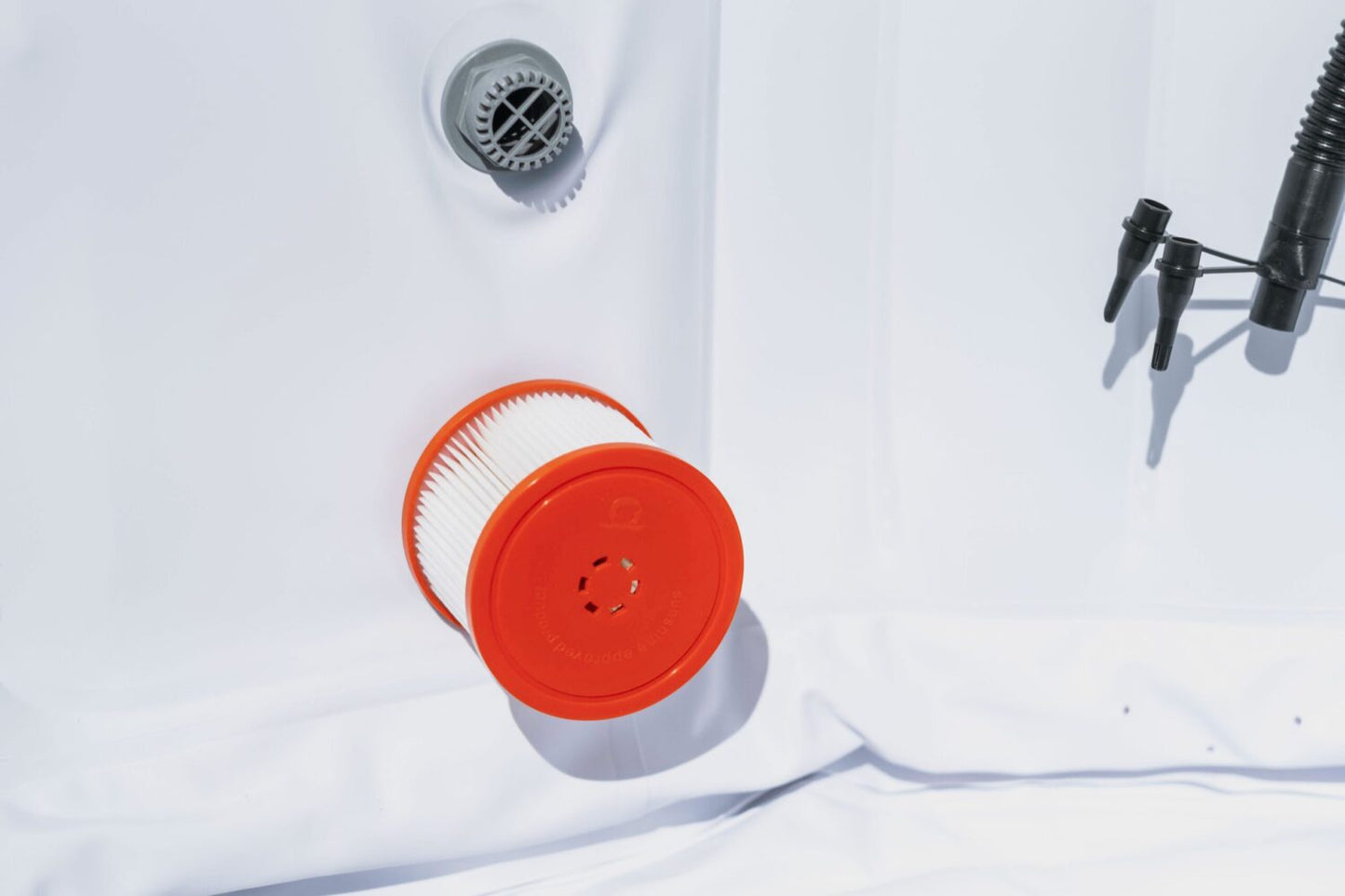 Spa Gonflable - 4 Places Rond Filtre et Bâche Inclus | Diamètre 185 cm | Confortable et Relaxant | Idéal pour la Détente à Domicile | TRENDYFLAIR