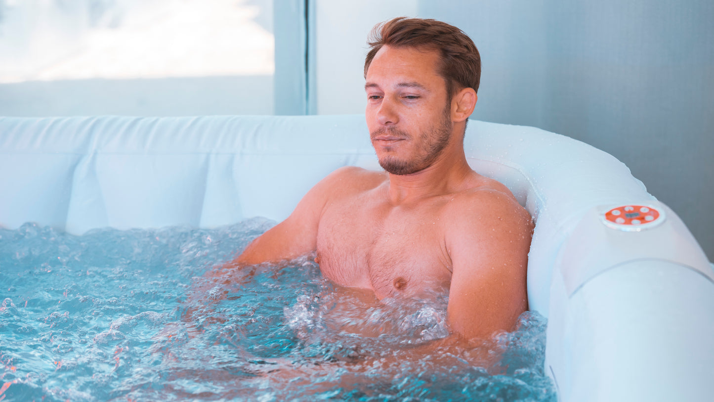 Spa Gonflable - 4 Places Carré, Filtre et Bâche Inclus | Dimensions 155 x 155 cm | Confortable et Relaxant | Idéal pour la Détente à Domicile | TRENDYFLAIR
