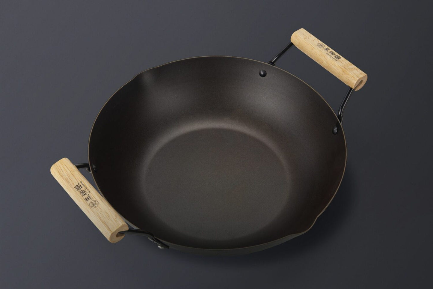 Wok avec double poignée en bois - En acier carbone - Compatible toutes plaques de cuisson | 33 cm | Noir et marron | TRENDYFLAIR