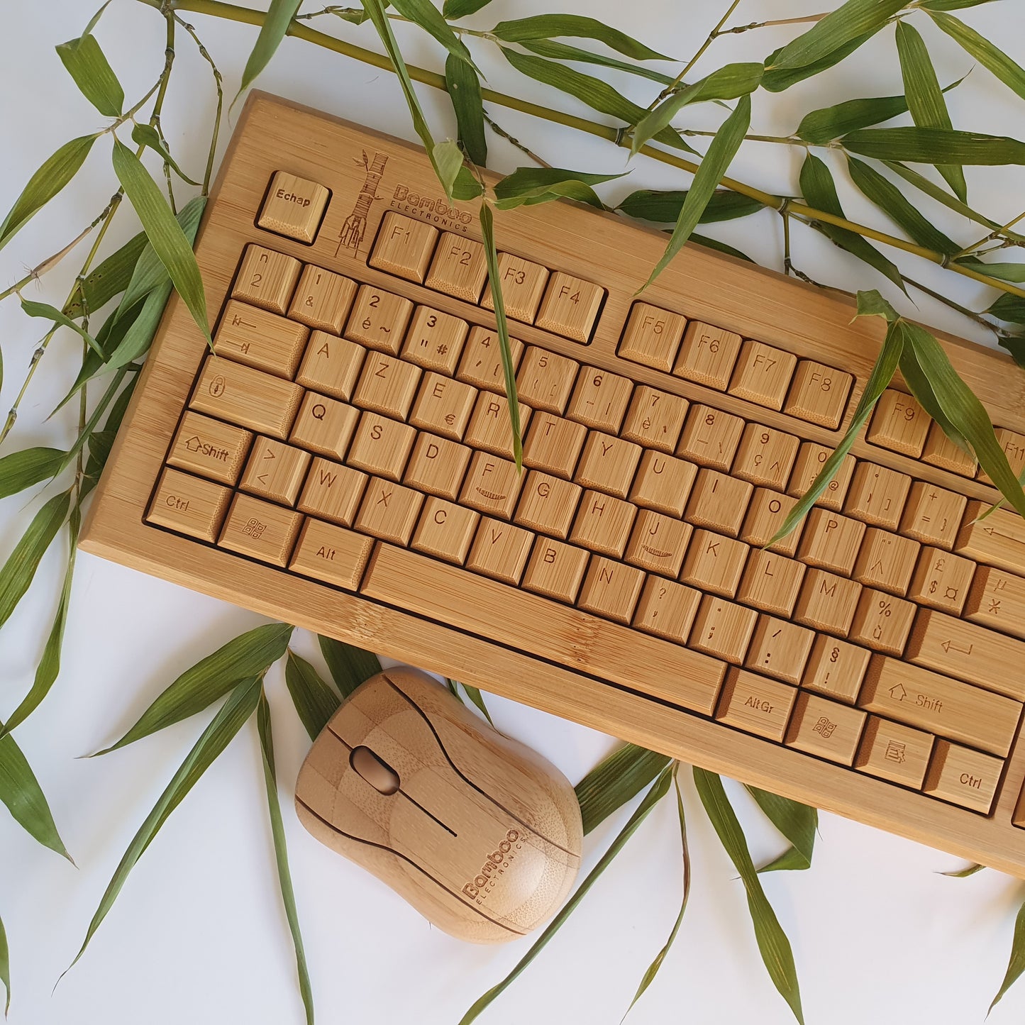 Clavier en Bois et Souris sans Fil - Style Naturel et Ergonomique pour un Confort de Frappe Optimal - Connexion Bluetooth Facile | Marron | TRENDYFLAIR