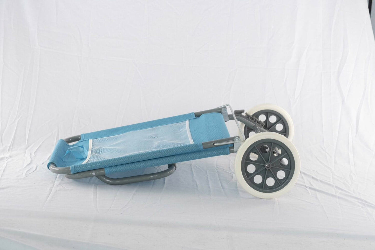 Chaise de Plage Pliable - Roulettes, Confortable et Pratique pour Bronzer et Se Détendre en Bord de Mer ou à la Piscine - Dimensions Compactes 124 x 64 x 82 cm | TRENDYFLAIR