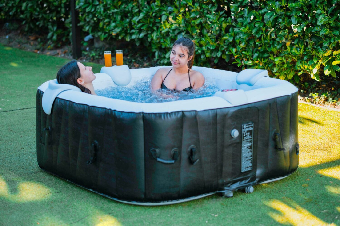 Spa Gonflable - 4 Places Carré, Filtre et Bâche Inclus | Dimensions 155 x 155 cm | Confortable et Relaxant | Idéal pour la Détente à Domicile | TRENDYFLAIR