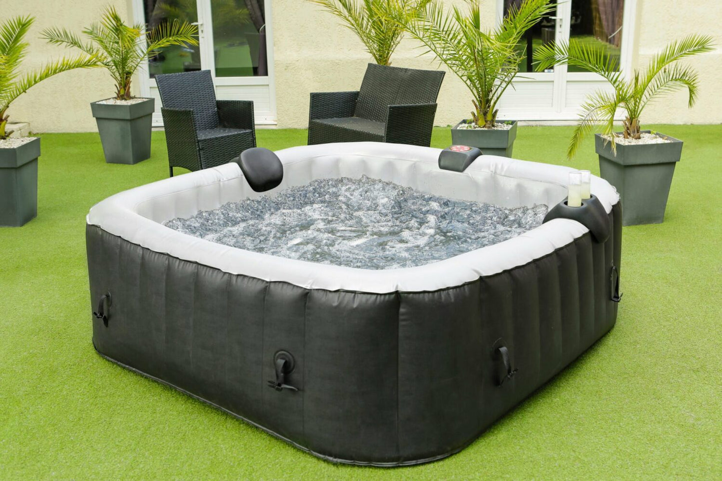 Spa Gonflable - 6 Places Carré - Filtre et Bâche Inclus | Confortable et Relaxant | 185 x 185 cm | Idéal pour la Détente en Famille ou entre Amis | Facile à Installer et à Utiliser | TRENDYFLAIR