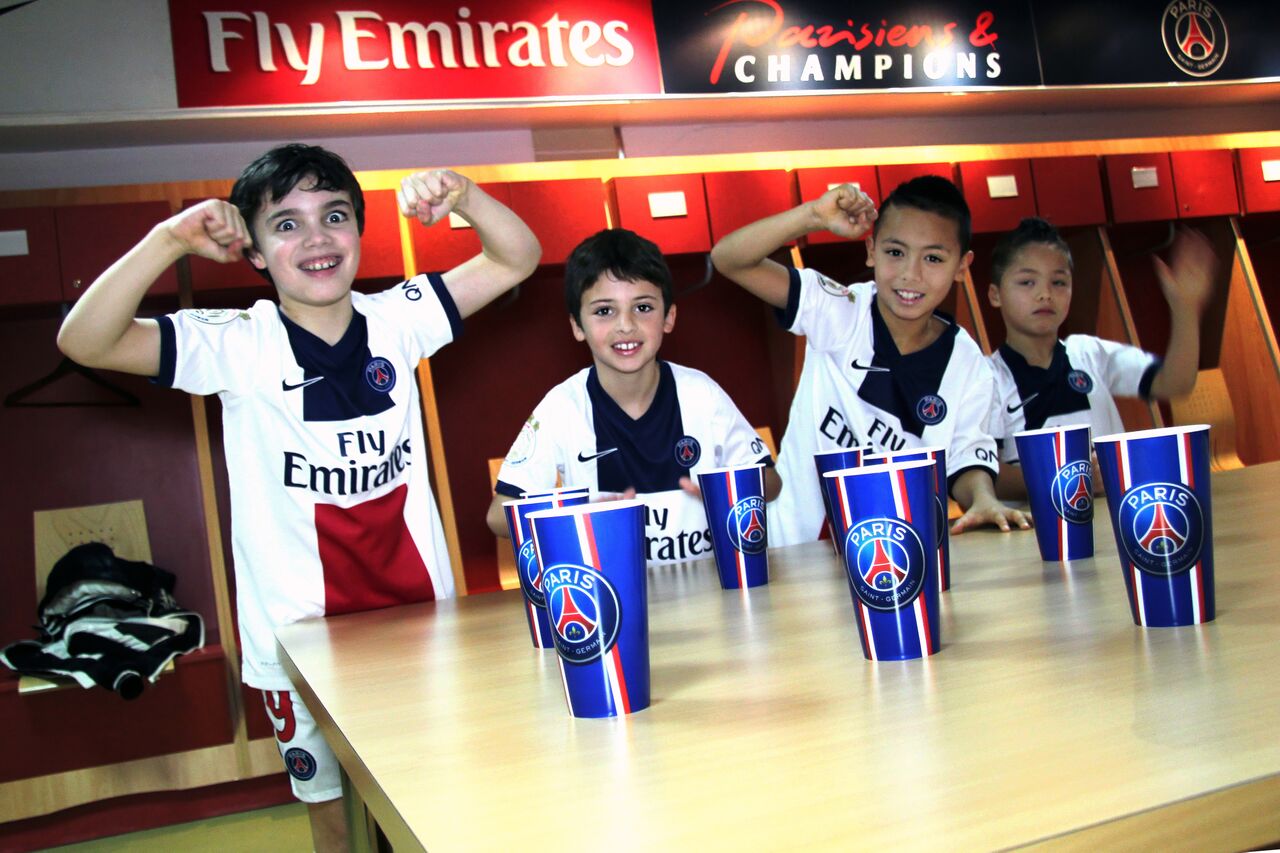 Gobelet - Paris Saint Germain - En plastique - Contenance: 550 ml | Résistant et pratique | Bleu et rouge | TRENDYFLAIR